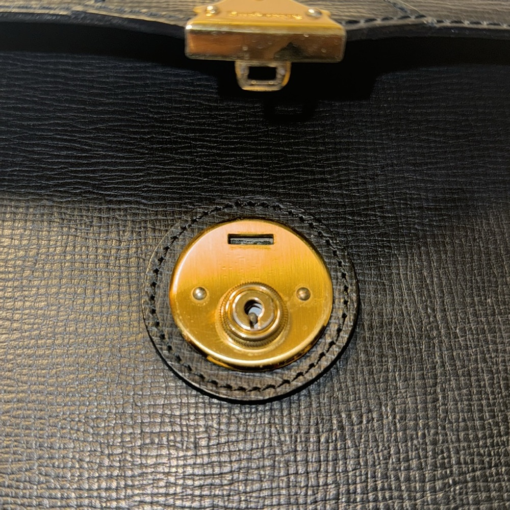 Burberrys London Burberrys Bag Vintage EUC, key not included - Picture 5 of 12